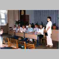 594-1059 Jugendseminar 2006 Wehlau - Eroeffnung des Seminars am 28.6. in der Aula der Realschule in Wehlau, Stehend Elena Stekanowa.jpg
